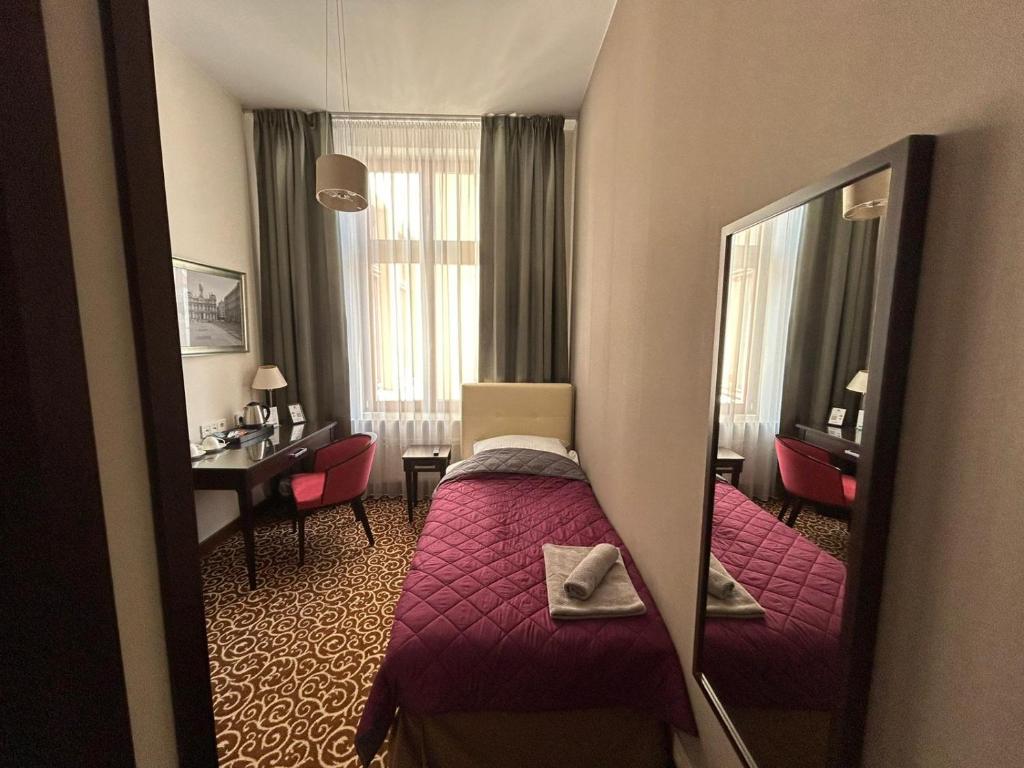 Interior: DK Dyplomat Habitación 209